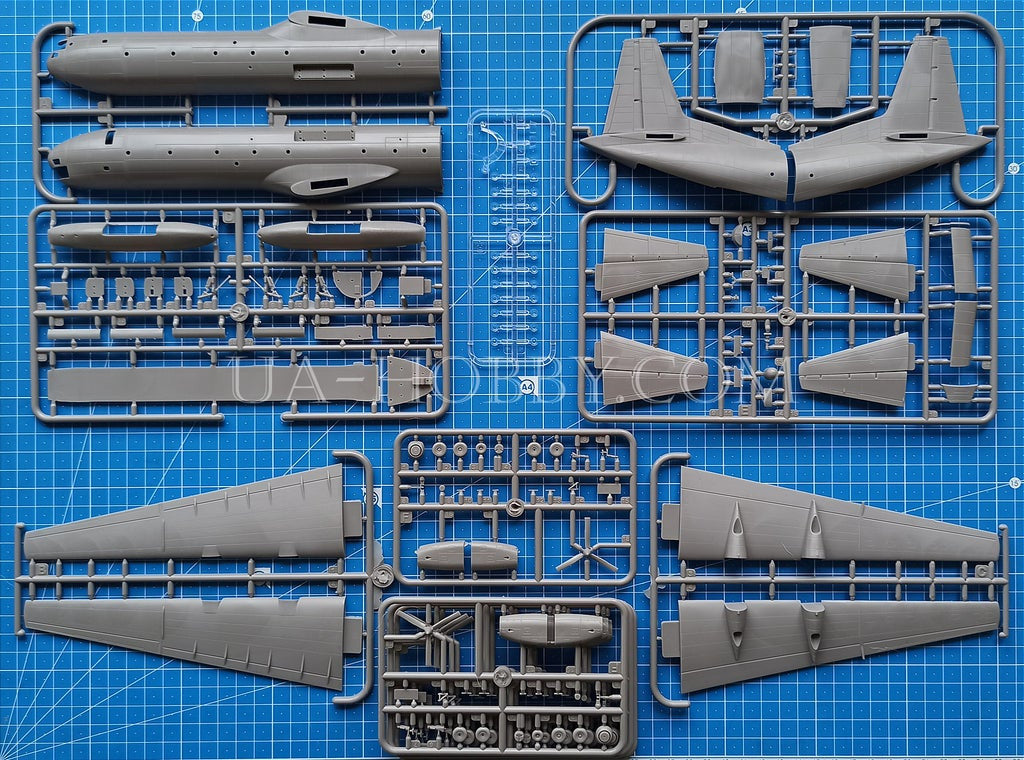 1/144 C133A Aircraft w/PGM17 Thor (IRBM) Intermediate-Range Ballistic Missile