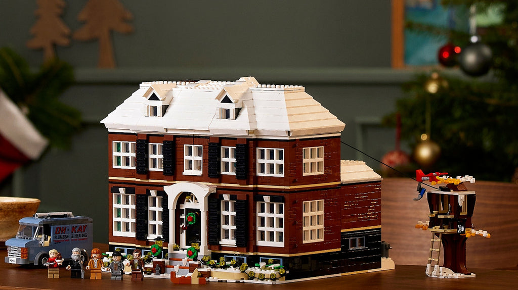 LEGO Ideas Home Alone Exclusive Building Set with 5 Minifigs Relive a Family Favorite Christmas Comedy Movie for Play and Display 3,955 Piece