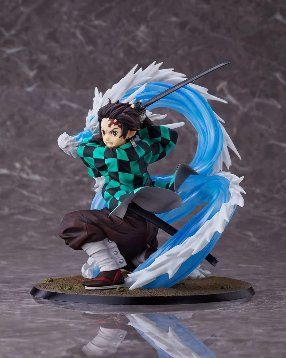 Aniplex Demon Slayer: Kimetsu No Yaiba Tanjiro Kamado Figure Deluxe Version