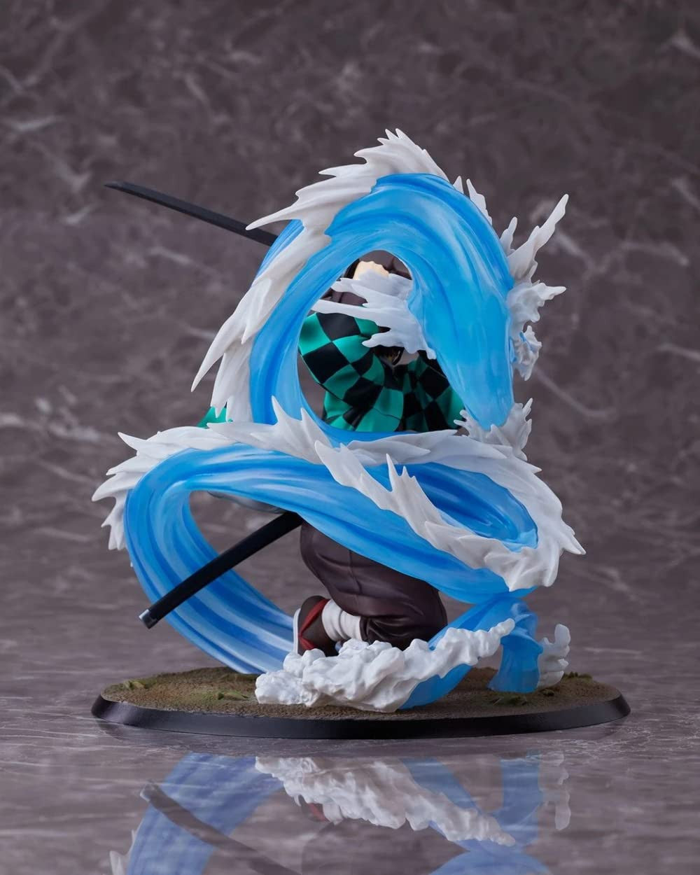 Aniplex Demon Slayer: Kimetsu No Yaiba Tanjiro Kamado Figure Deluxe Version