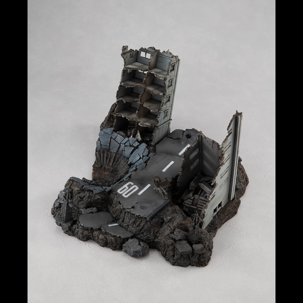 MegaHouse -G Structure Ruins at New yark (for 1/144 HG Models) [Gundam], Megahouse Realistic Model Series