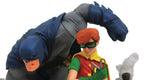DC GALLERY DARK KNIGHT RETURNS BATMAN & CARRIE DLX PVC FIG (O/A)