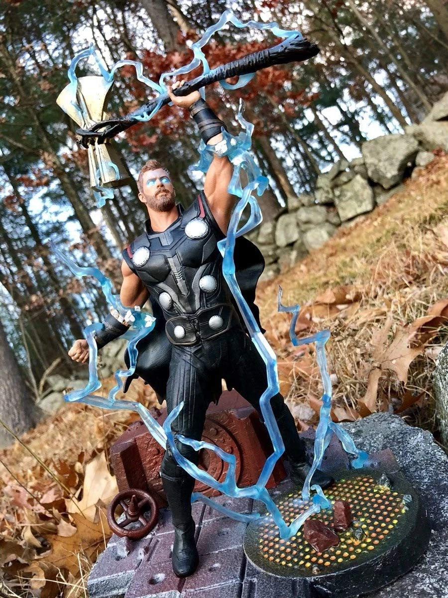 DIAMOND SELECT TOYS Marvel Gallery: Avengers Infinity War Movie Thor PVC Diorama Figure, Standard, Black