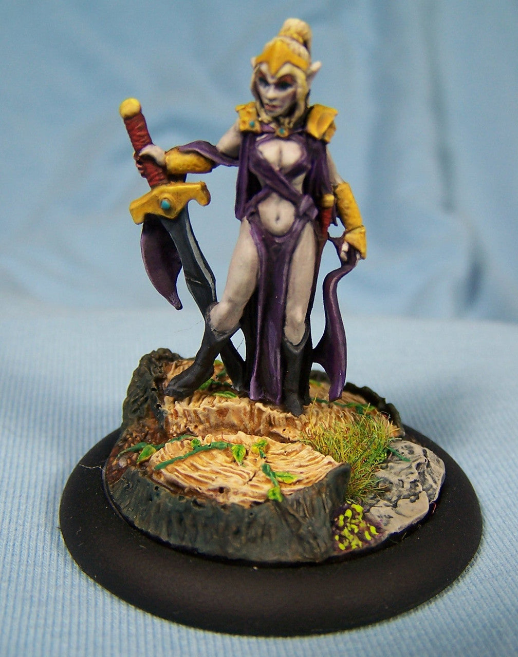 Dungeons & Dragons: Reaper Monster :Reaper s D'Mona, Female Vampire #03814 Dark Heaven Unpainted Mini: Miniature