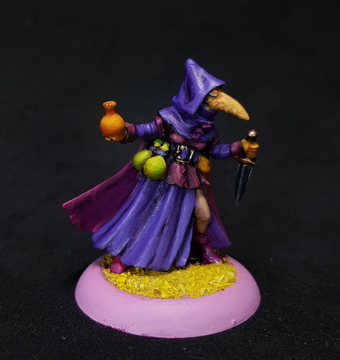 Dungeons & Dragons: Reaper Monster :Reaper 07017 Dungeon Dwellers Sister Hazel Plague Doctor Unpainted Metal : Miniature