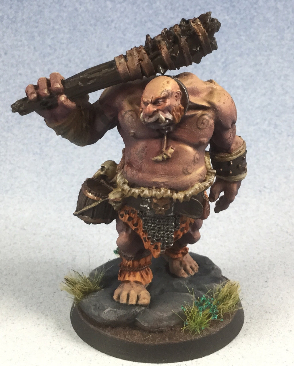 Dungeons & Dragons: Reaper Monster :Reaper s Ogre Guard - Unpainted Plastic (77456): Miniature
