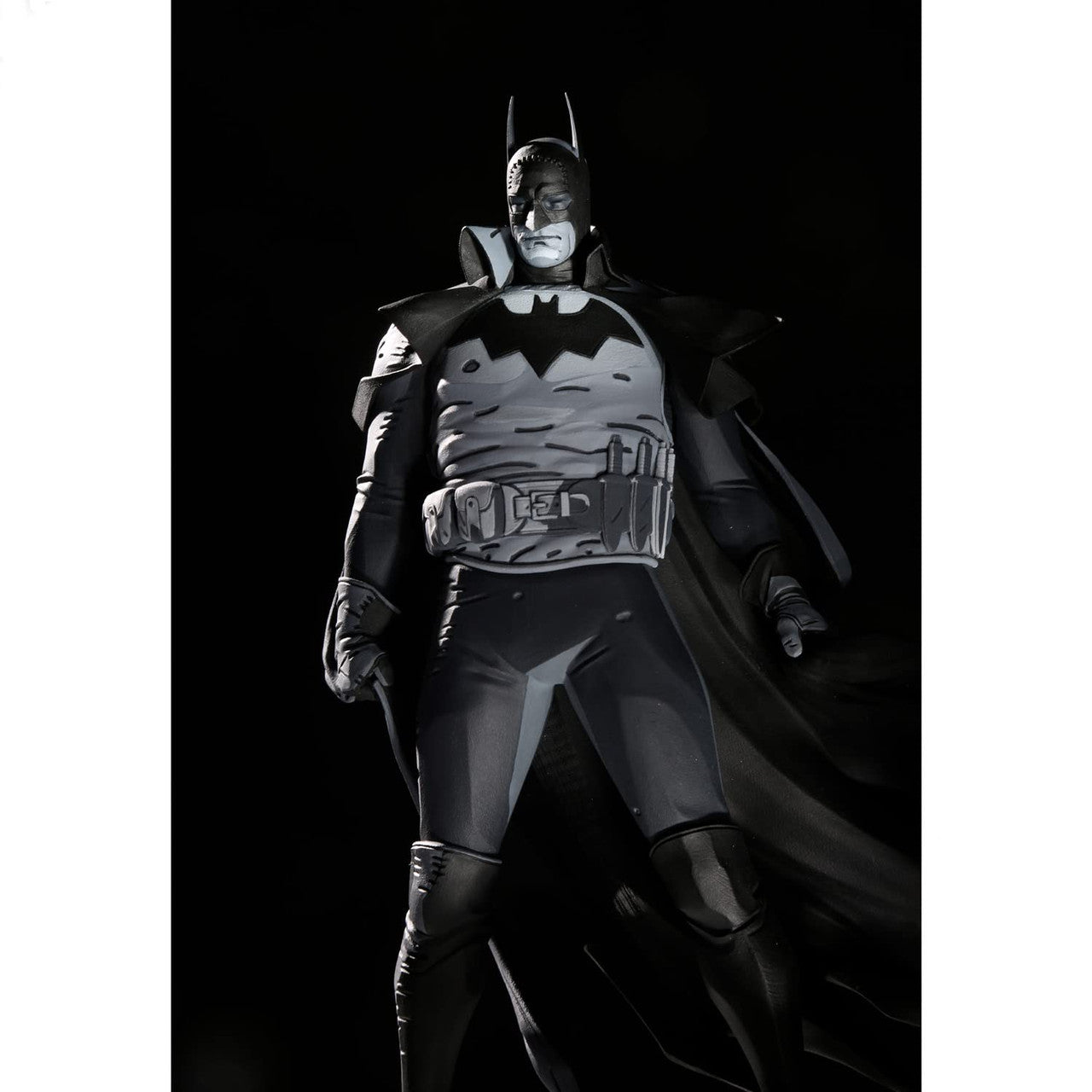 McFarlane Toys Batman Black & White: Batman by Mike Mignola (Gotham by Gaslight) 1:10 Resin Statue
