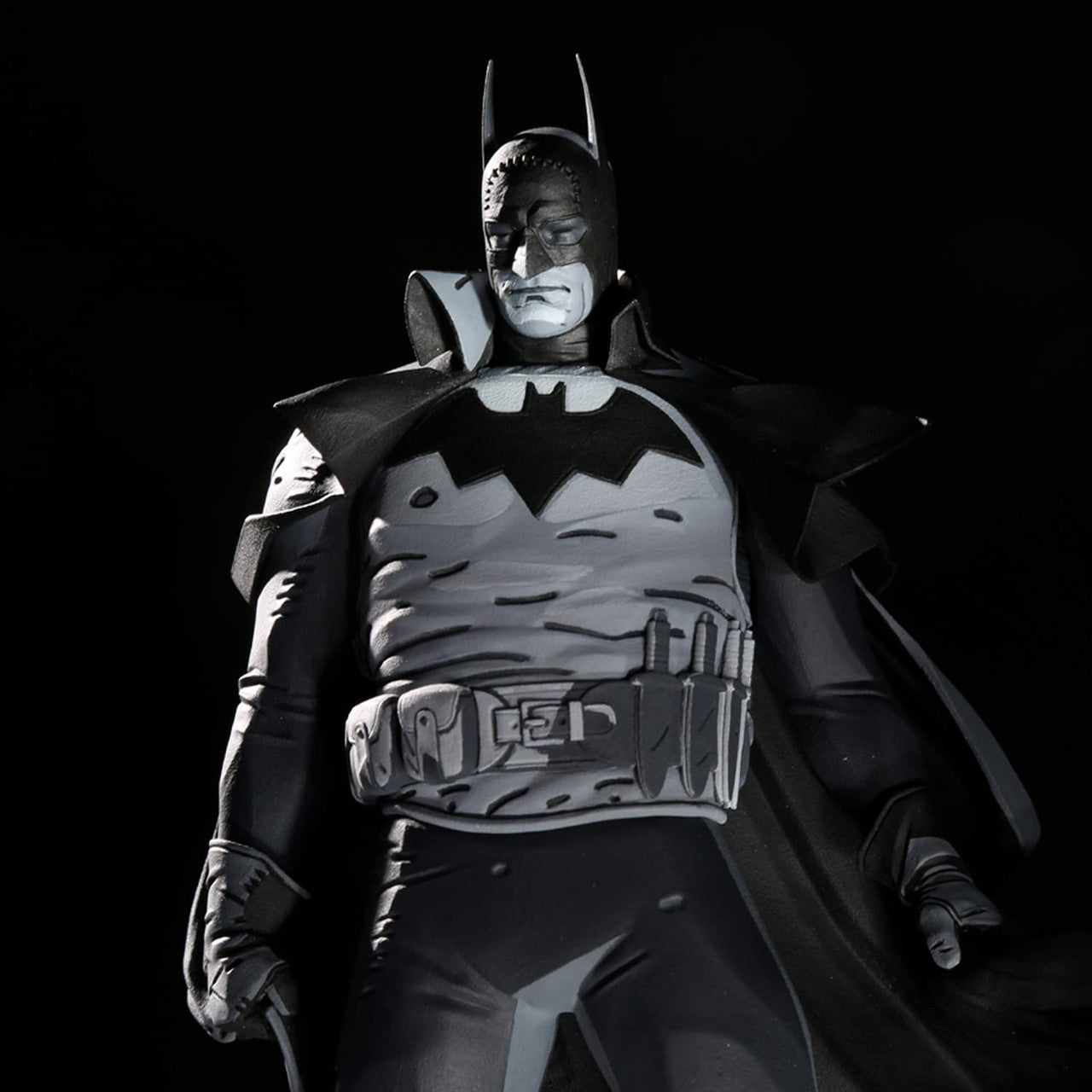 McFarlane Toys Batman Black & White: Batman by Mike Mignola (Gotham by Gaslight) 1:10 Resin Statue