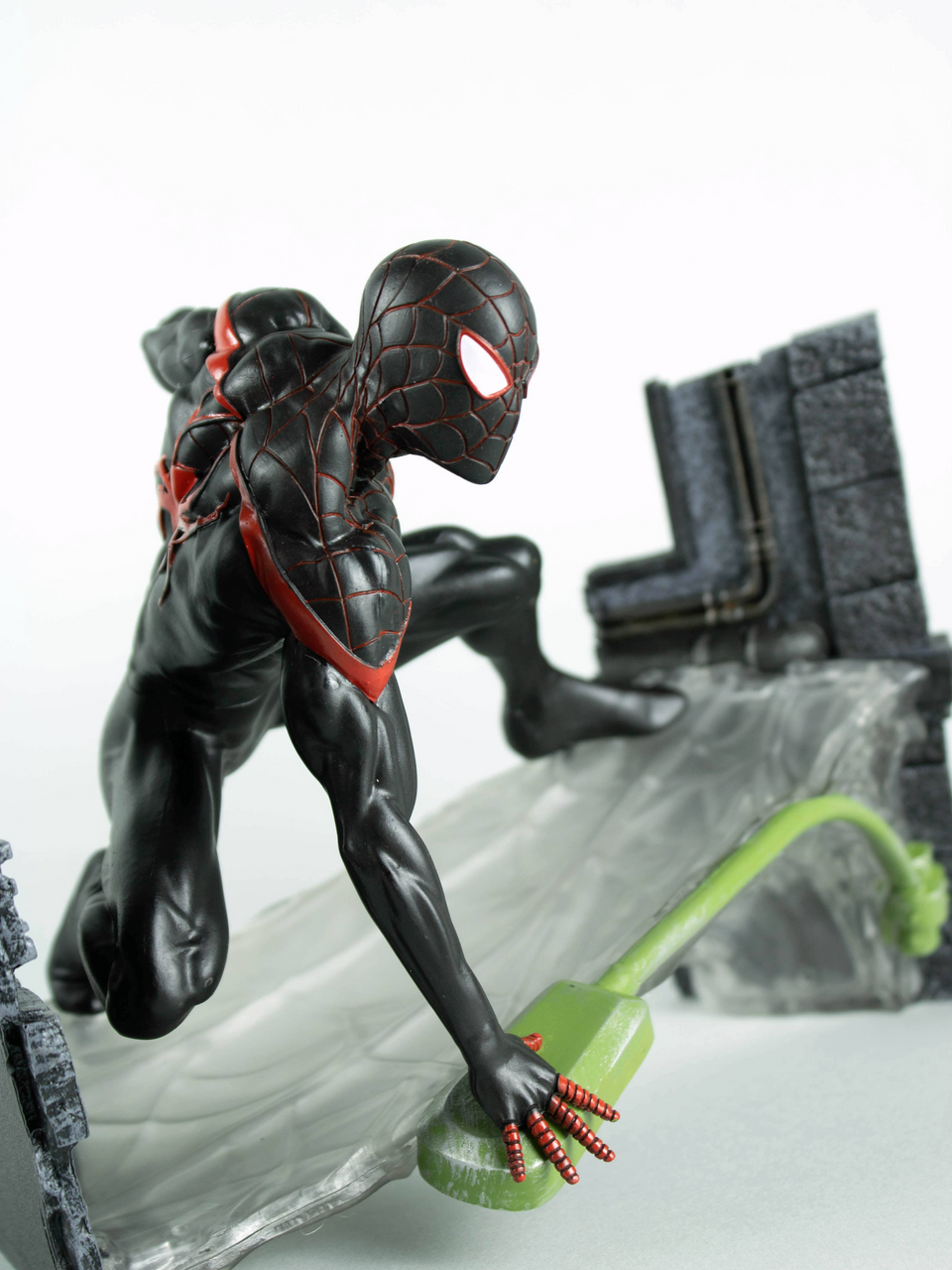 MARVEL GALLERY MILES MORALES PVC STATUE