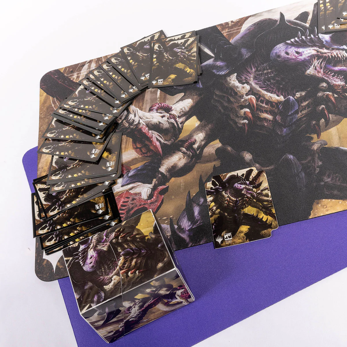Ultra PRO - Magic The Gathering Warhammer 40k 100+ Card Deck Box The Swarmlord - Protect and Store your Collectible Gaming Cards Trading Cards or Sports Cards in A Self Locking Deck Box ULPDBM19443