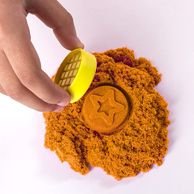 Kinetic Sand, Bake Shoppe Playset with 1lb of Kinetic Sand and 16 Tools and Molds, for Ages 3 and Up