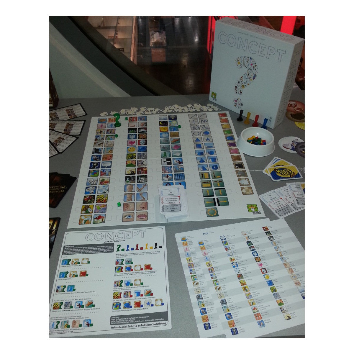 Asmodee Concept Party Game Award-Winning Board Game Adults and Kids Ages 10+ for 4-12 Players Average Playtime 40 Minutes ASM-CONC01