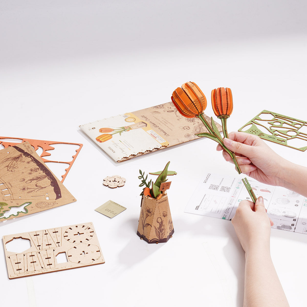 Robotime Rowood Orange Tulip DIY Wooden Flower 3D Puzzle Adjustable Stem Floral Art RT-TW081