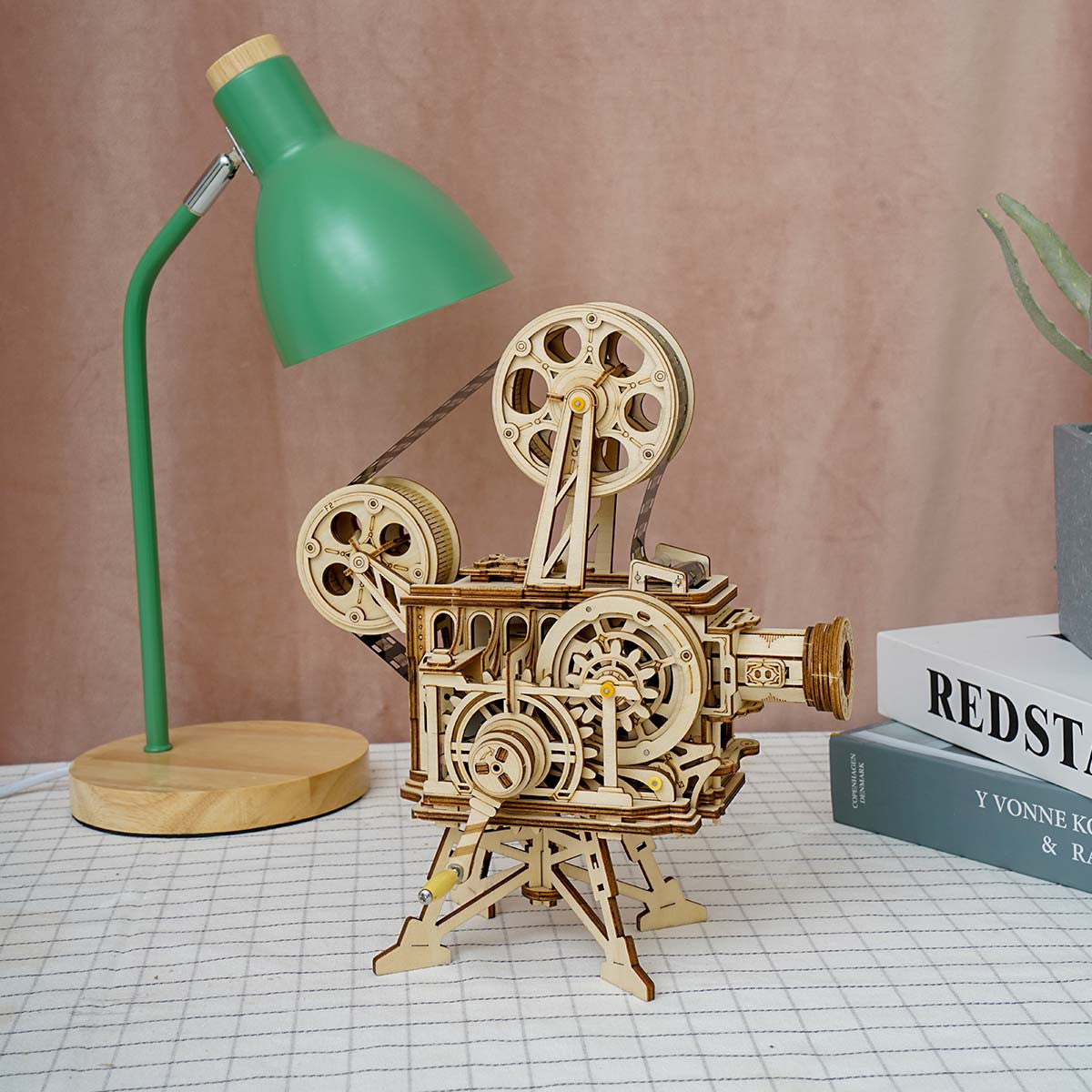 Robotime Rokr Vitascope DIY Vintage Movie Projector 3D Wooden Puzzle Hand Crank Mechanical Model RT-LK601