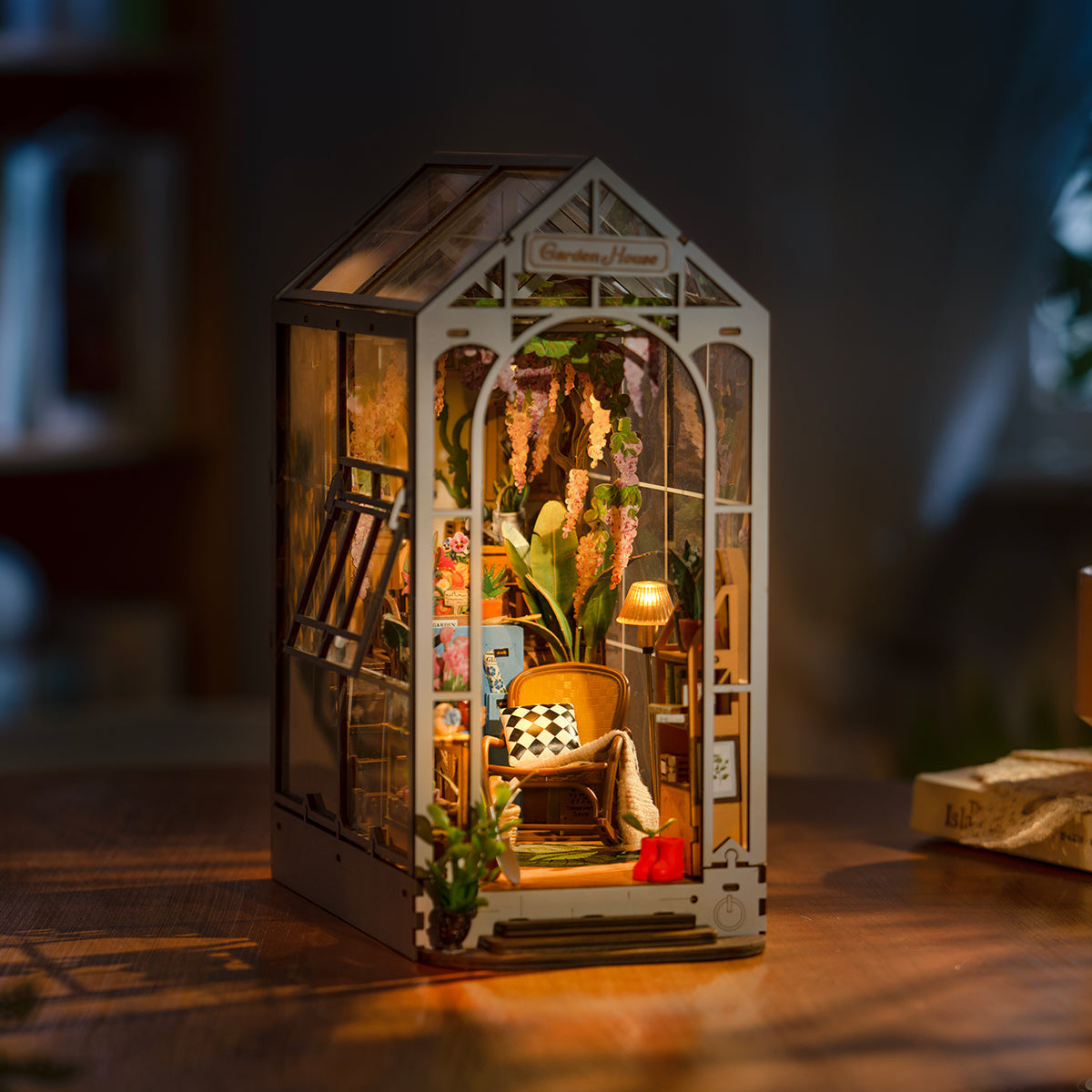 Robotime Rolife Holiday Garden House DIY Book Nook Shelf Insert Kit RT-TGB06