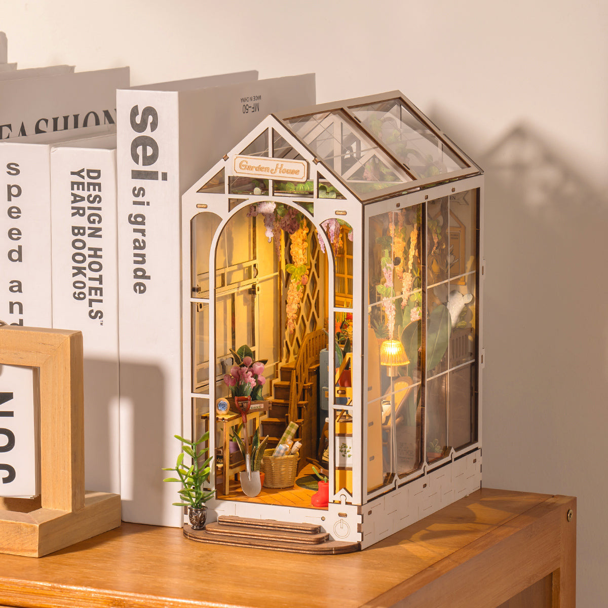 Robotime Rolife Holiday Garden House DIY Book Nook Shelf Insert Kit RT-TGB06