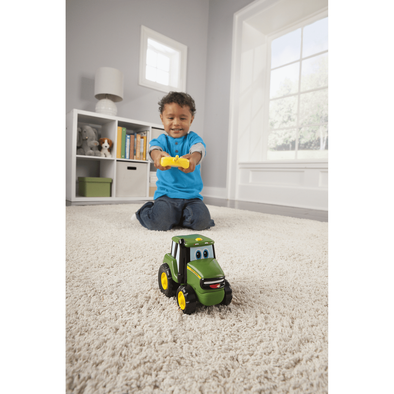 Tomy John Deere Remote Control Johnny Tractor Toy, Green TM-42946A3
