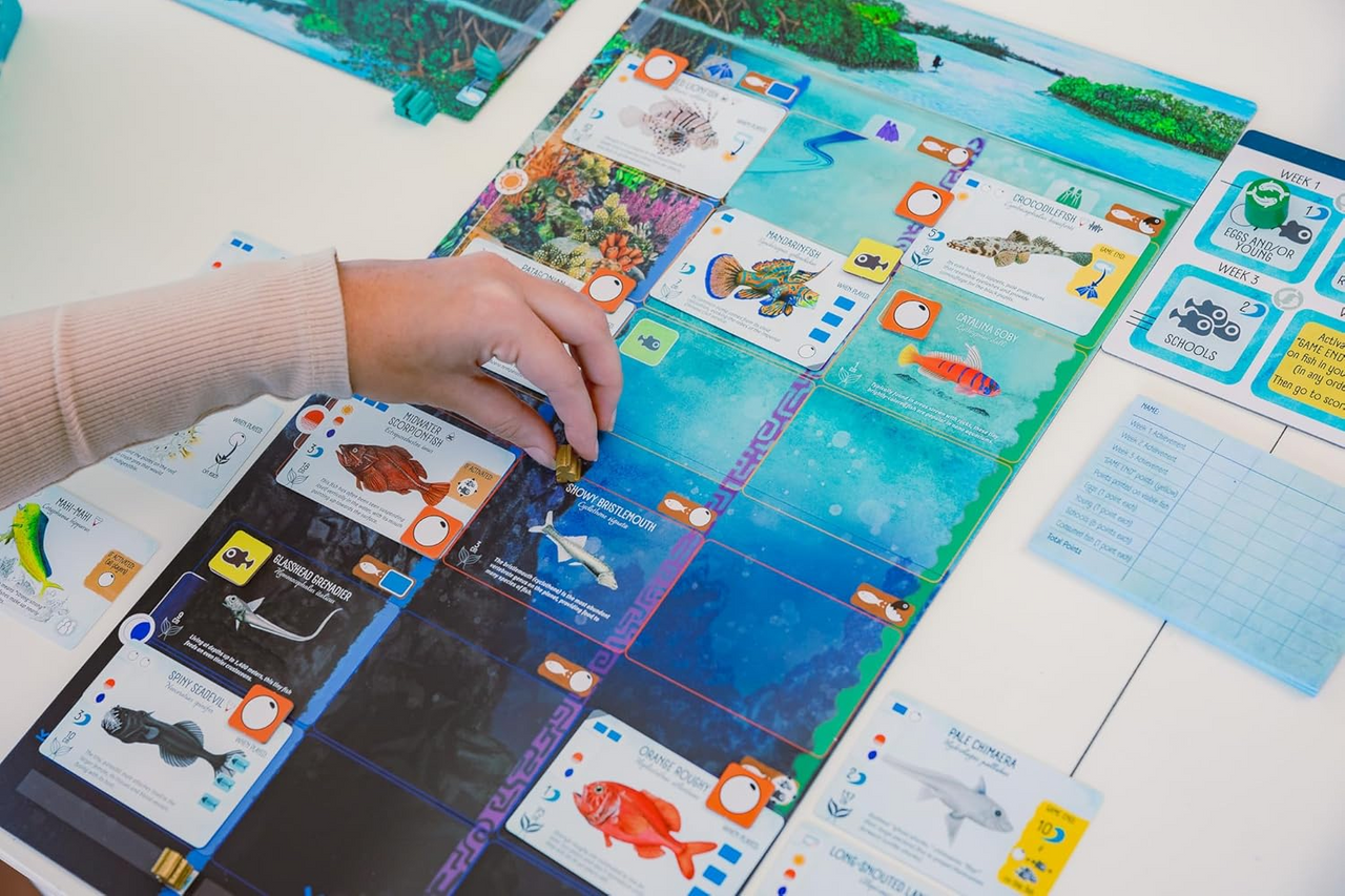 Stonemaier Finspan Board Game A Wingspan Series Marine Life Exploration Base Game for Adults and Family for 1 to 5 Players Average Playtime 45 to 60 Minutes STM870